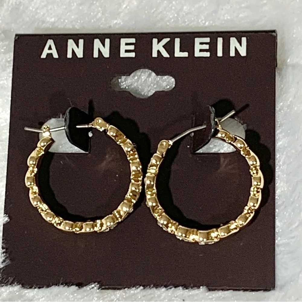 NWT Anne Klein earrings 💍💕💎🎉🎈